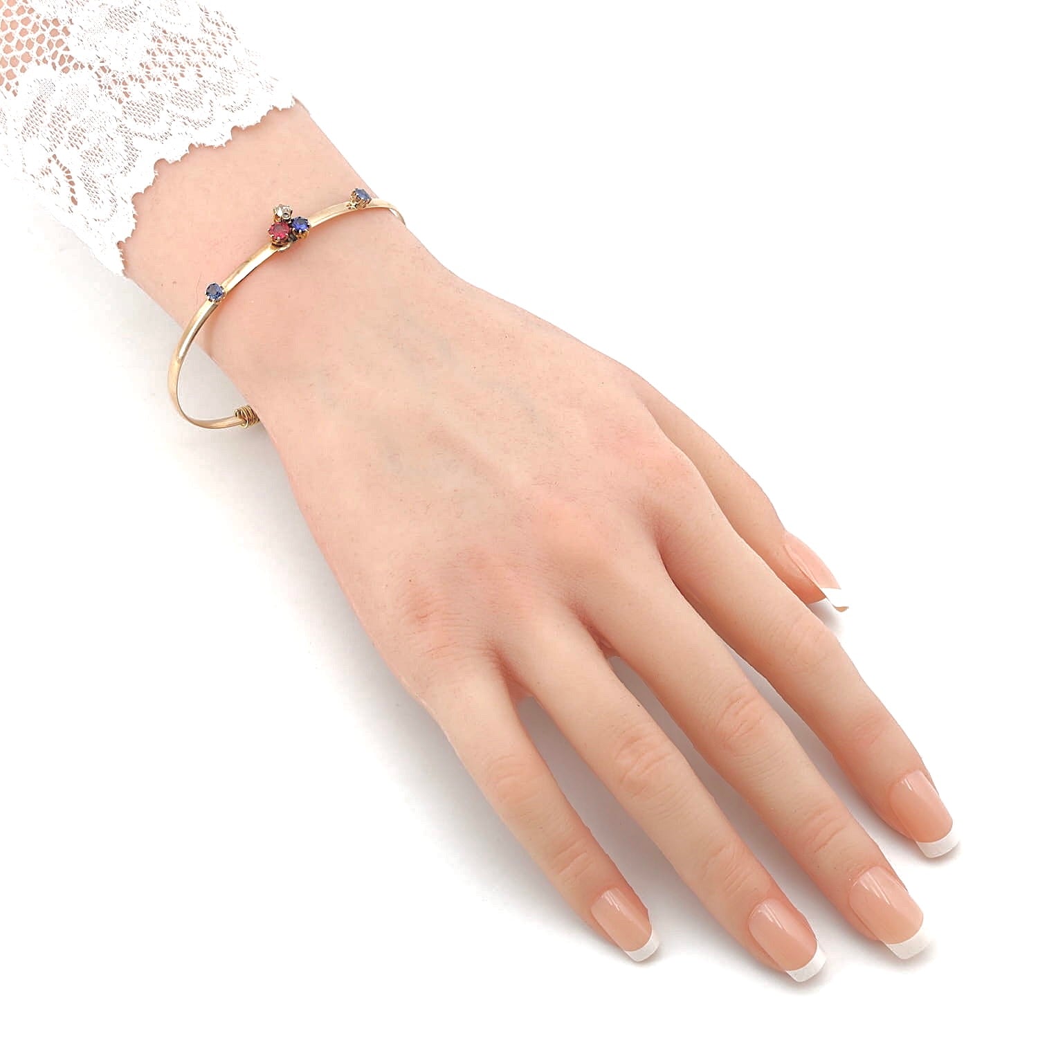 Art Nouveau bangle in 585 rose gold with diamonds, a red spinel and sapphires, on the arm