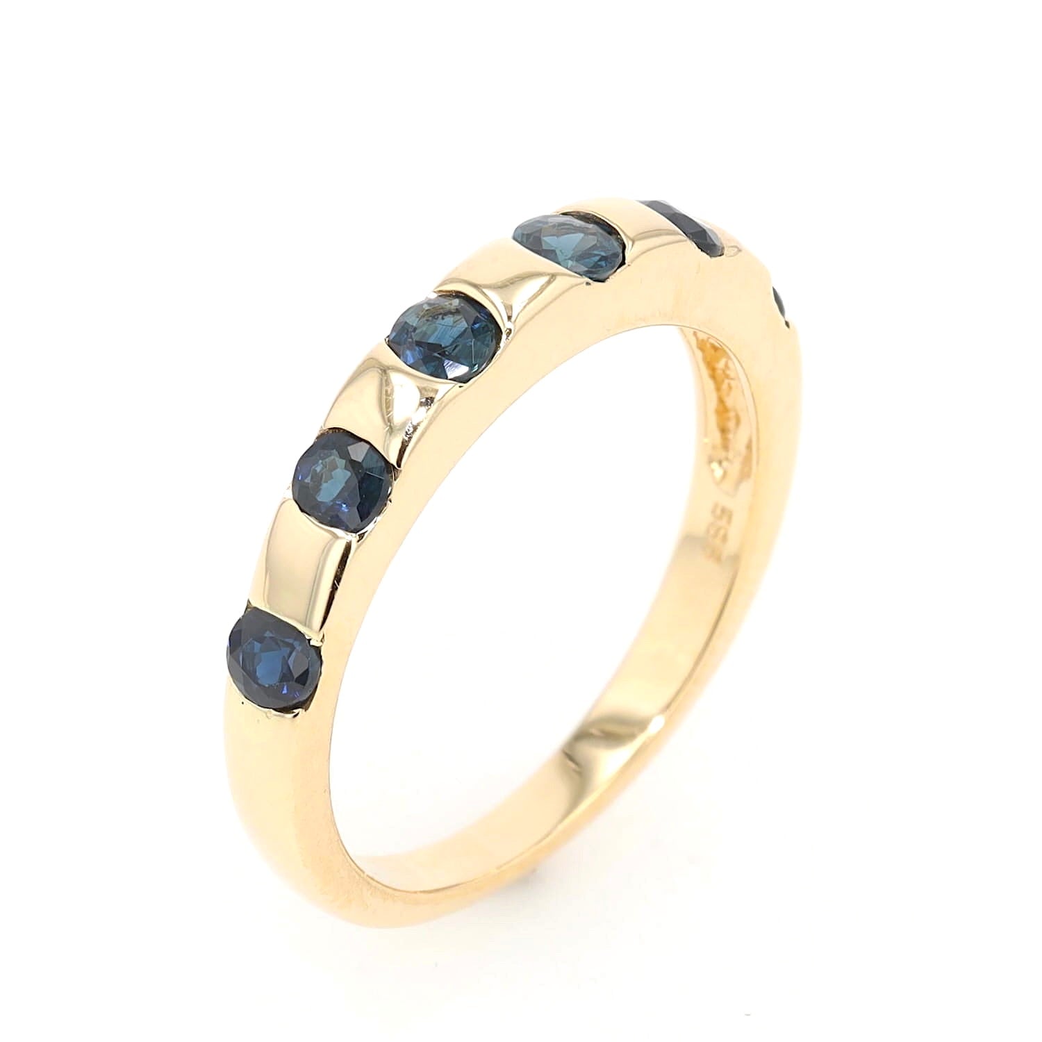 Ring in 585 yellow gold with blue sapphires, standing top view