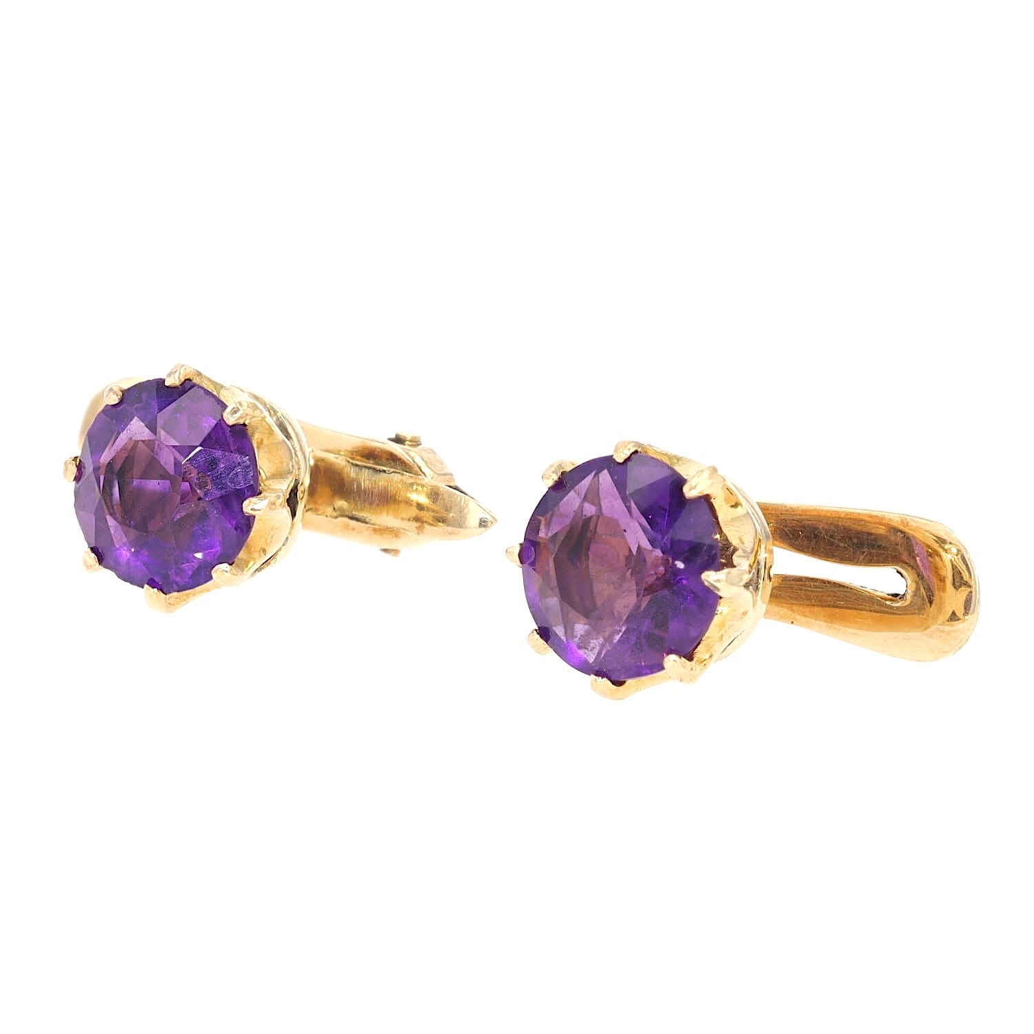 Tuxedo/frack buttons in 585 yellow gold, each with an amethyst, turned horizontally to the left