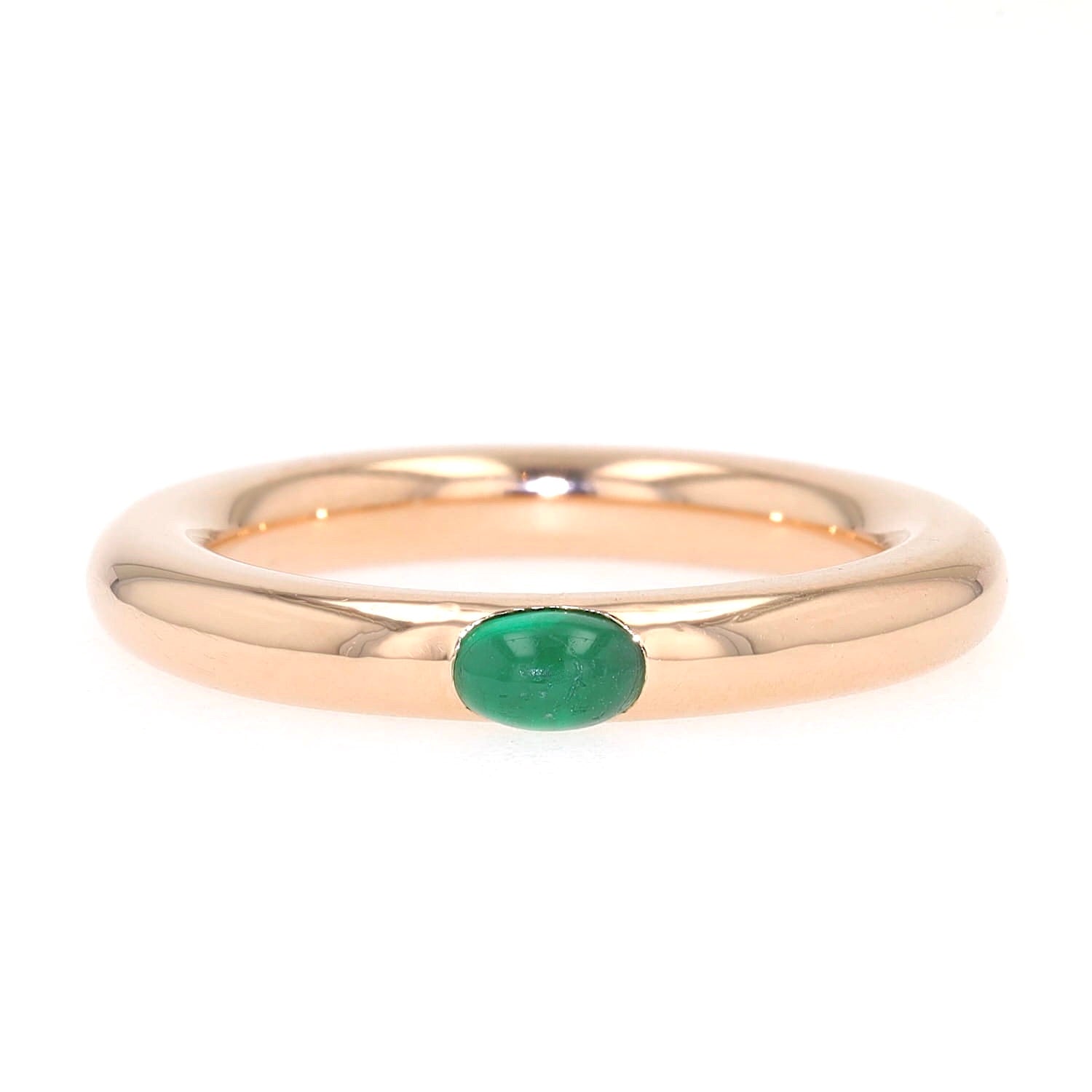 Ring in 750 rose gold with an emerald cabochon, lying frontally