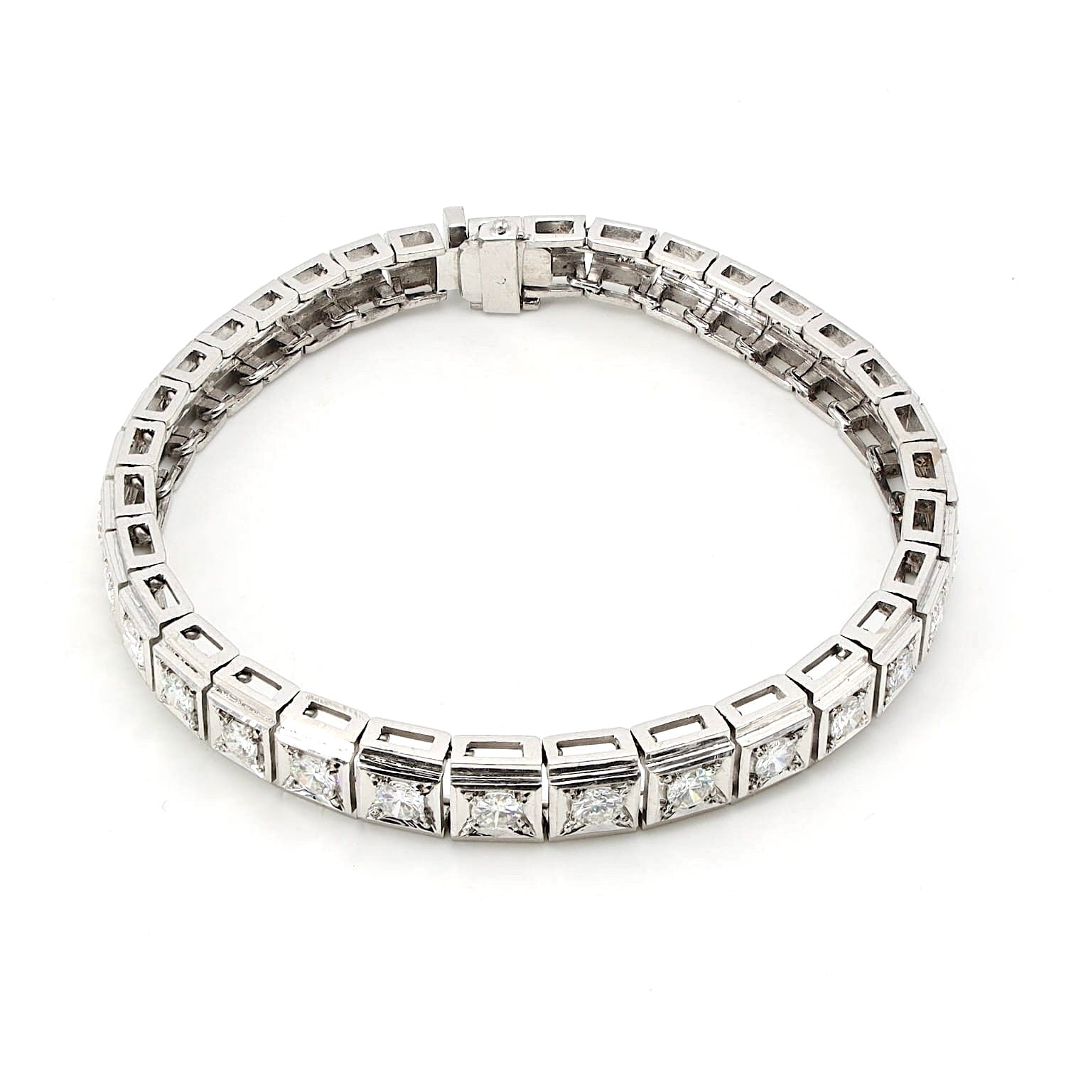 Tennis bracelet in 750 white gold with a total of approx. 3.5 ct brilliants, horizontal top view