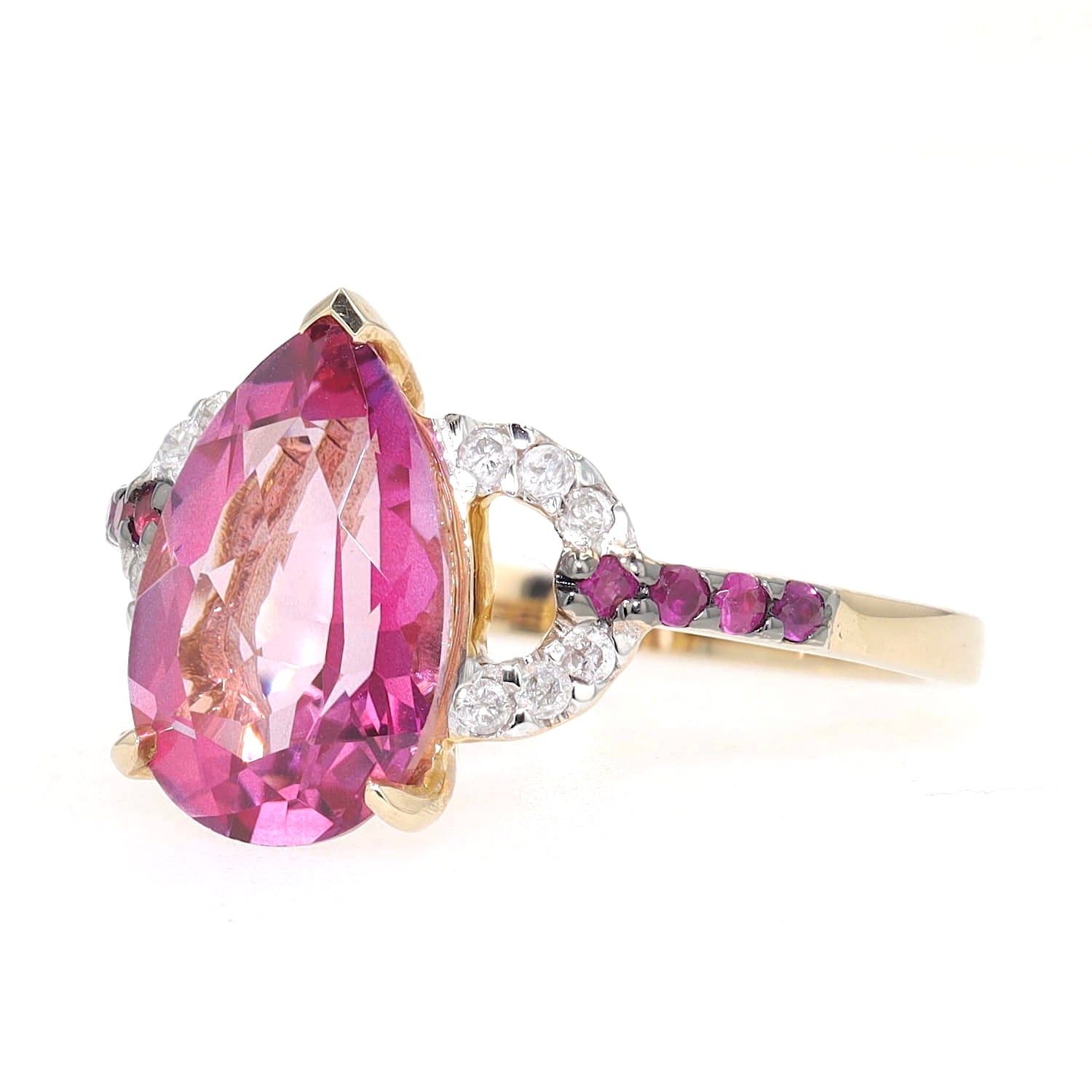 Ring in 375 yellow gold with a pink topaz, sapphires and brilliants, turned horizontally to the left