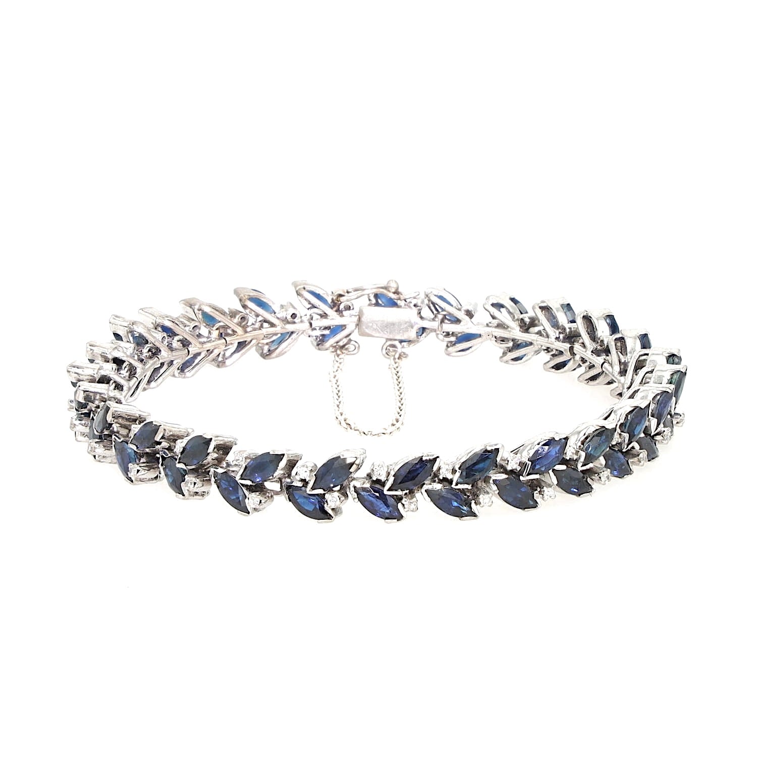 Vintage bracelet in gold-plated silver with a total of approx. 9.7 ct sapphires and diamonds, closed, lying frontally