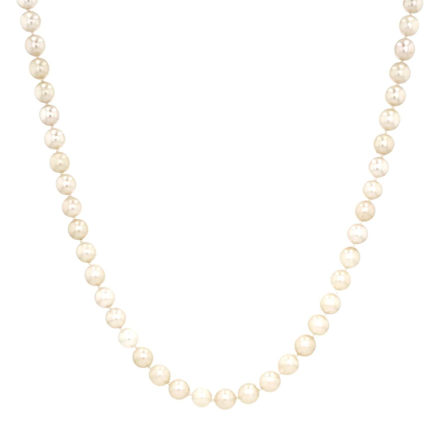 Akoya cultured pearl necklace with a 585 white gold clasp with sapphires, hanging frontally