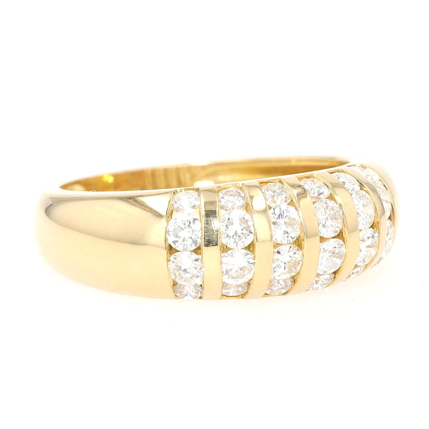 Ring in 750 yellow gold with approx. 0.90 ct brilliants, turned horizontally to the right