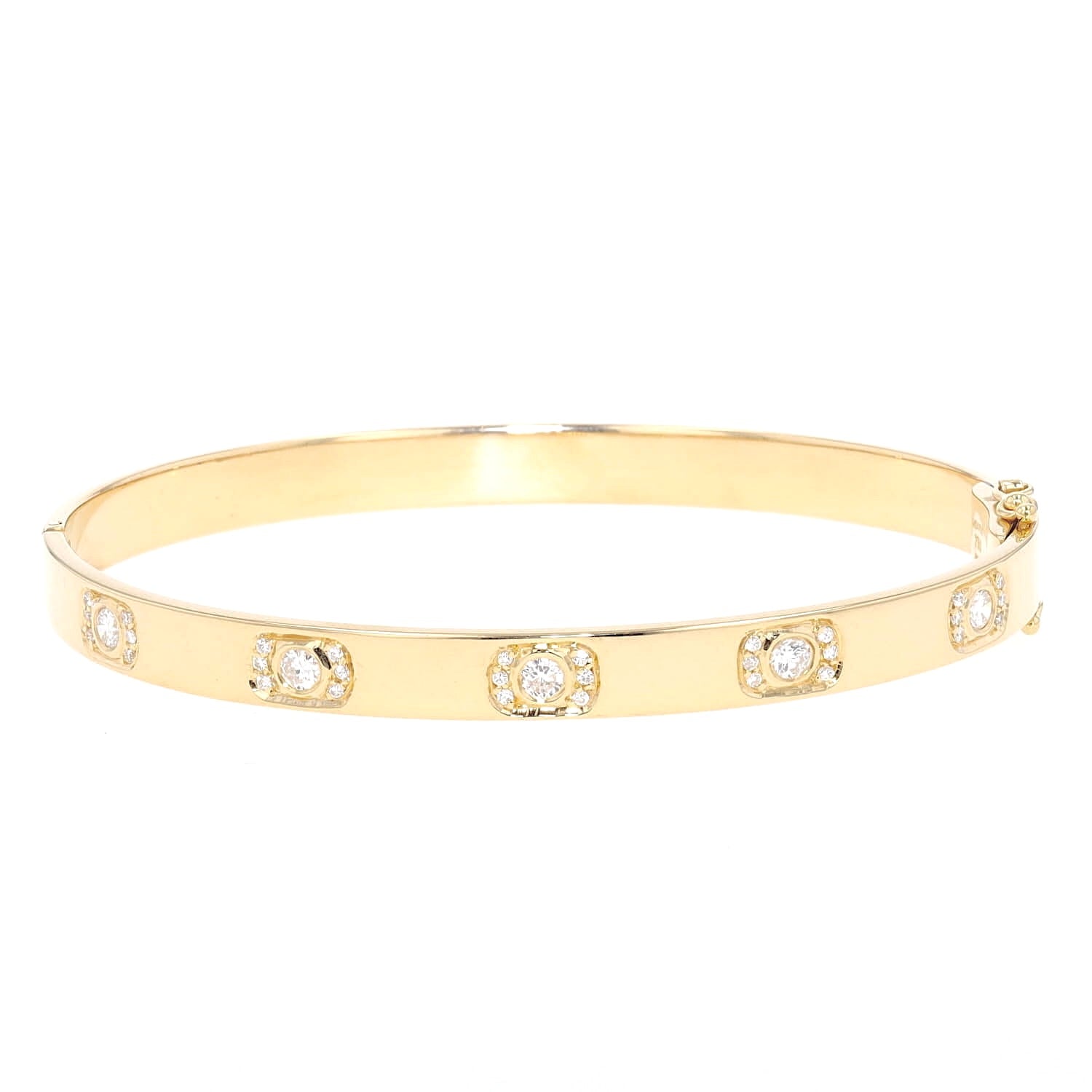 Bangle in 750 yellow gold with a total of approx. 0.60 ct brilliants, lying frontally