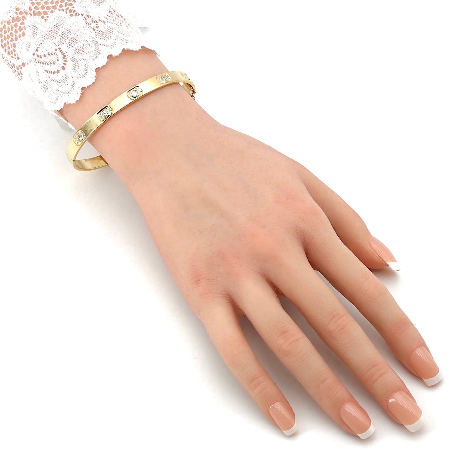 Bangle in 750 yellow gold with a total of approx. 0.60 ct brilliants, on the arm