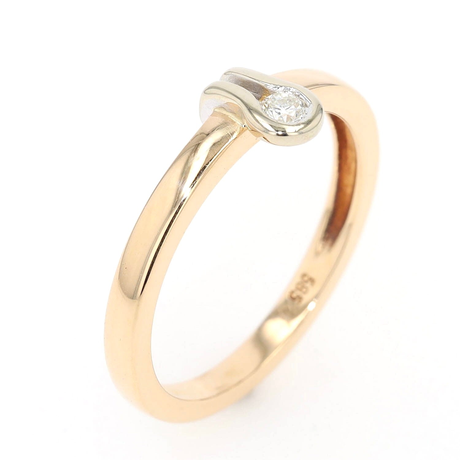 Ring 585 yellow gold with a brilliants, standing