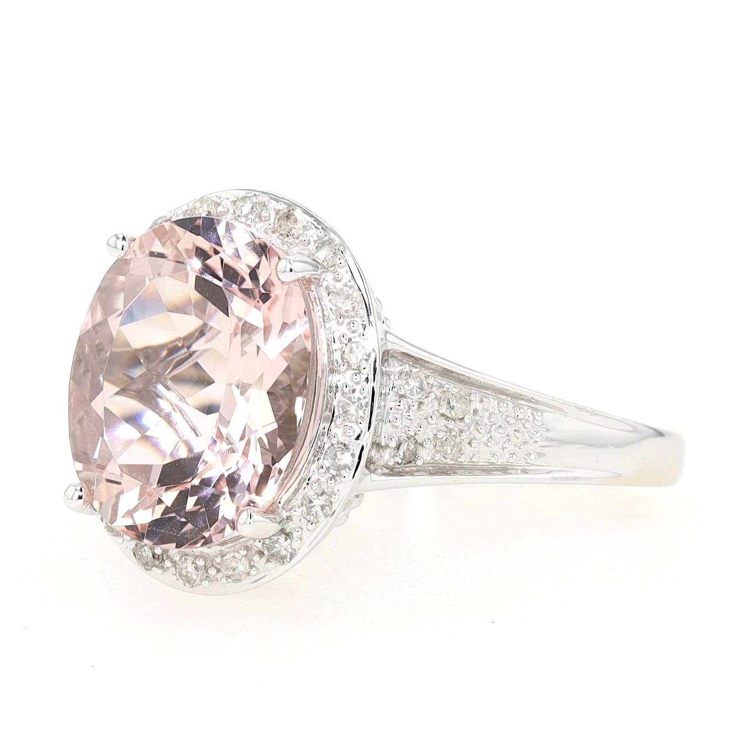 Ring in 585 white gold with a morganite and diamonds, horizontally turned to the left
