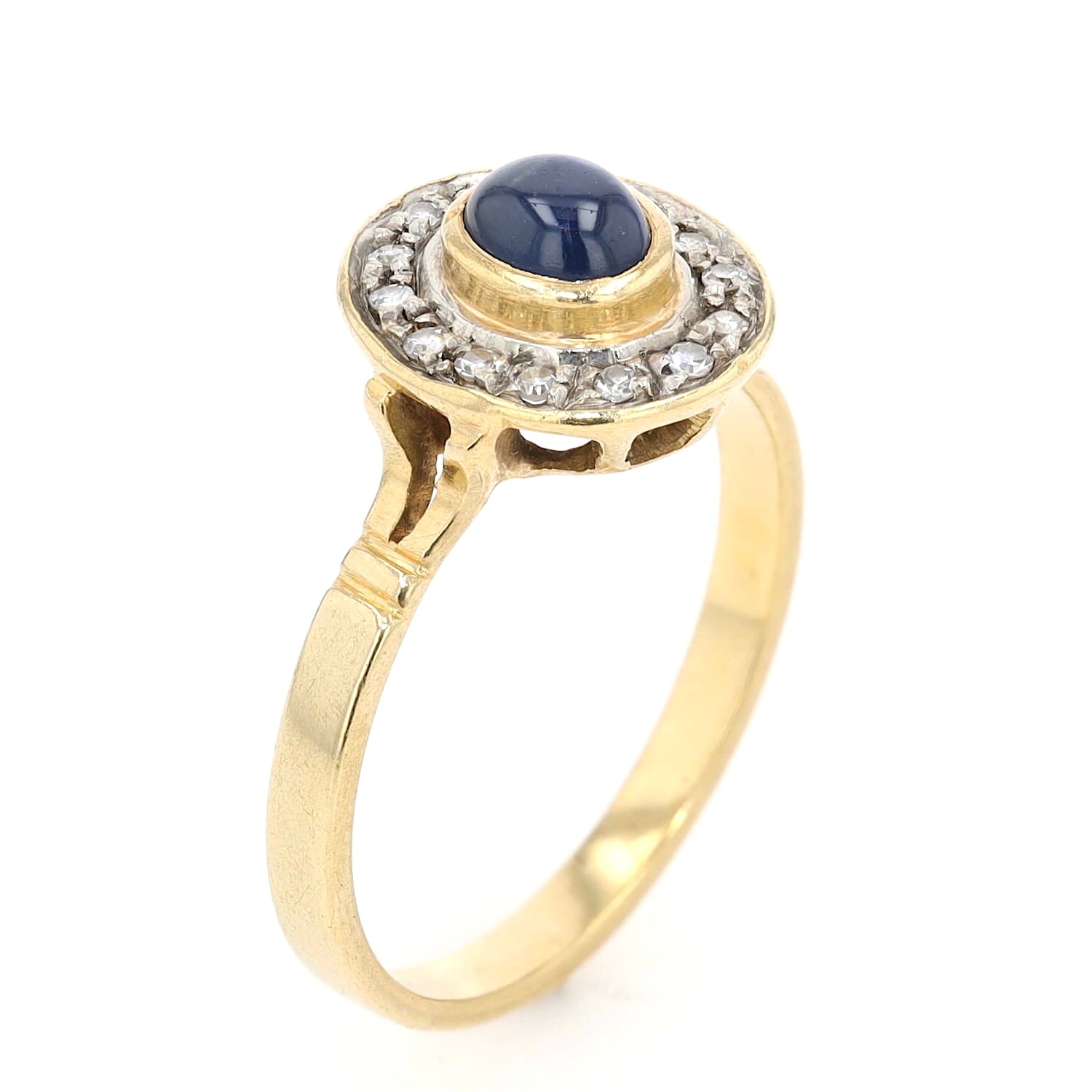 Ring in 750 yellow gold with a blue sapphire cabochon and diamonds, standing