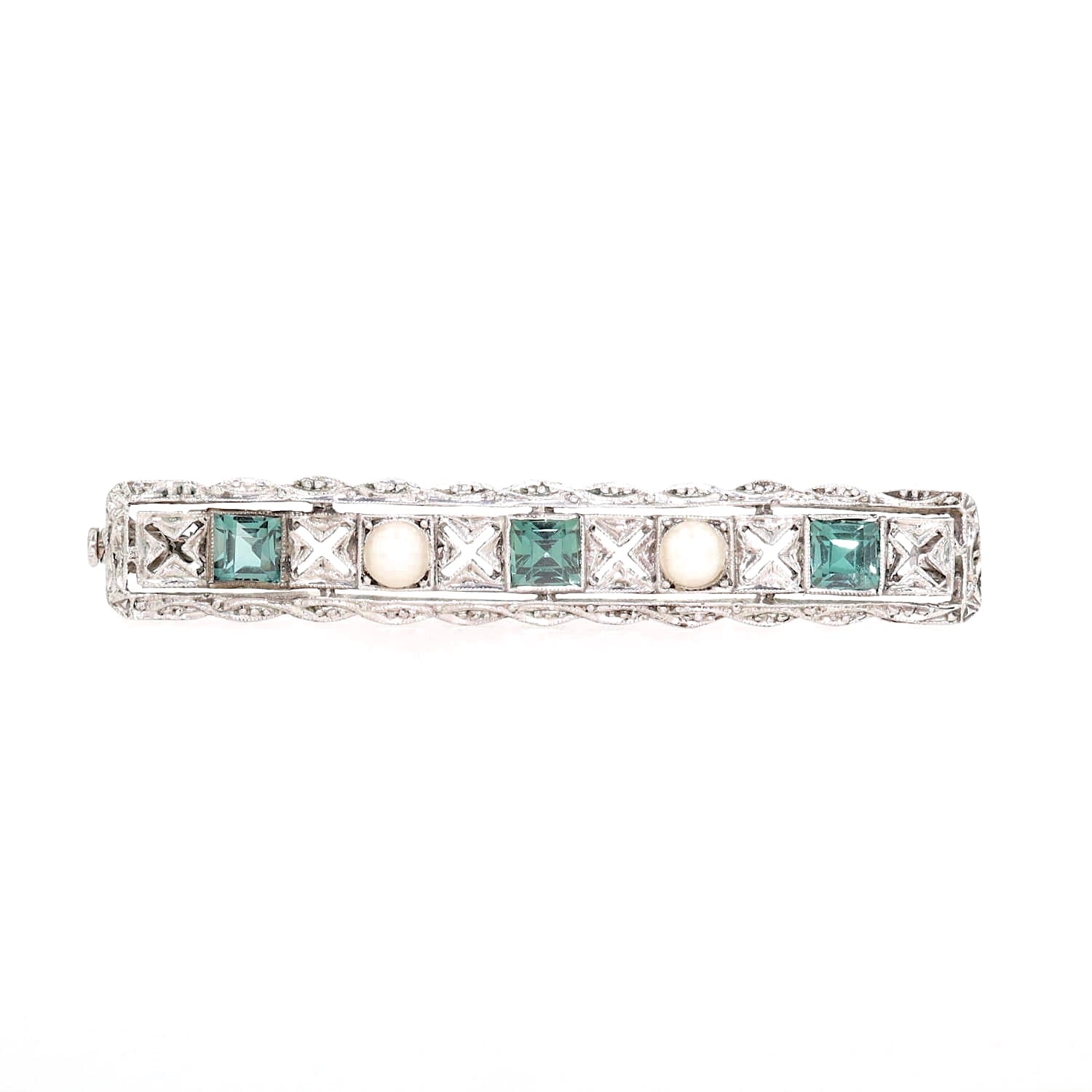 Vintage brooch in 925 silver with cultured pearls and green synthetic spinels, set up frontally