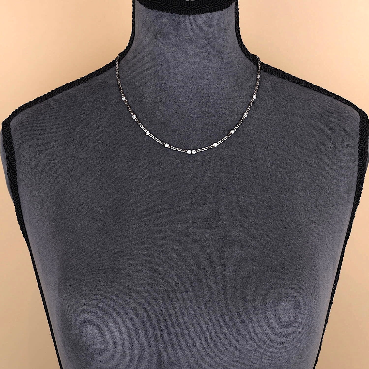 Necklace in 950 platinum with approx. 1 ct brilliants and a cultured pearl, on the bust
