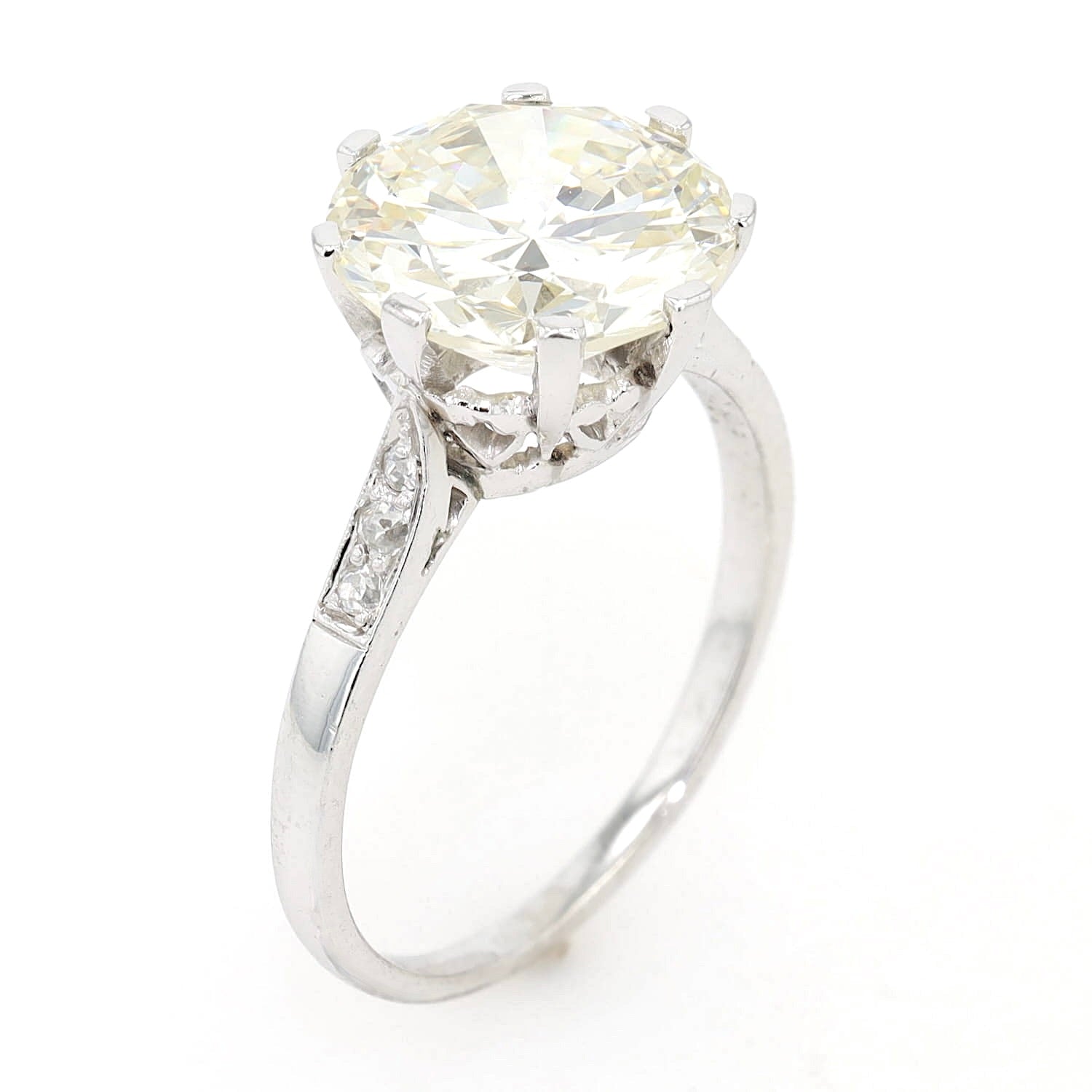 Exclusive Art Deco ring in platinum with a brilliants approx. 3.93 ct and diamonds, standing