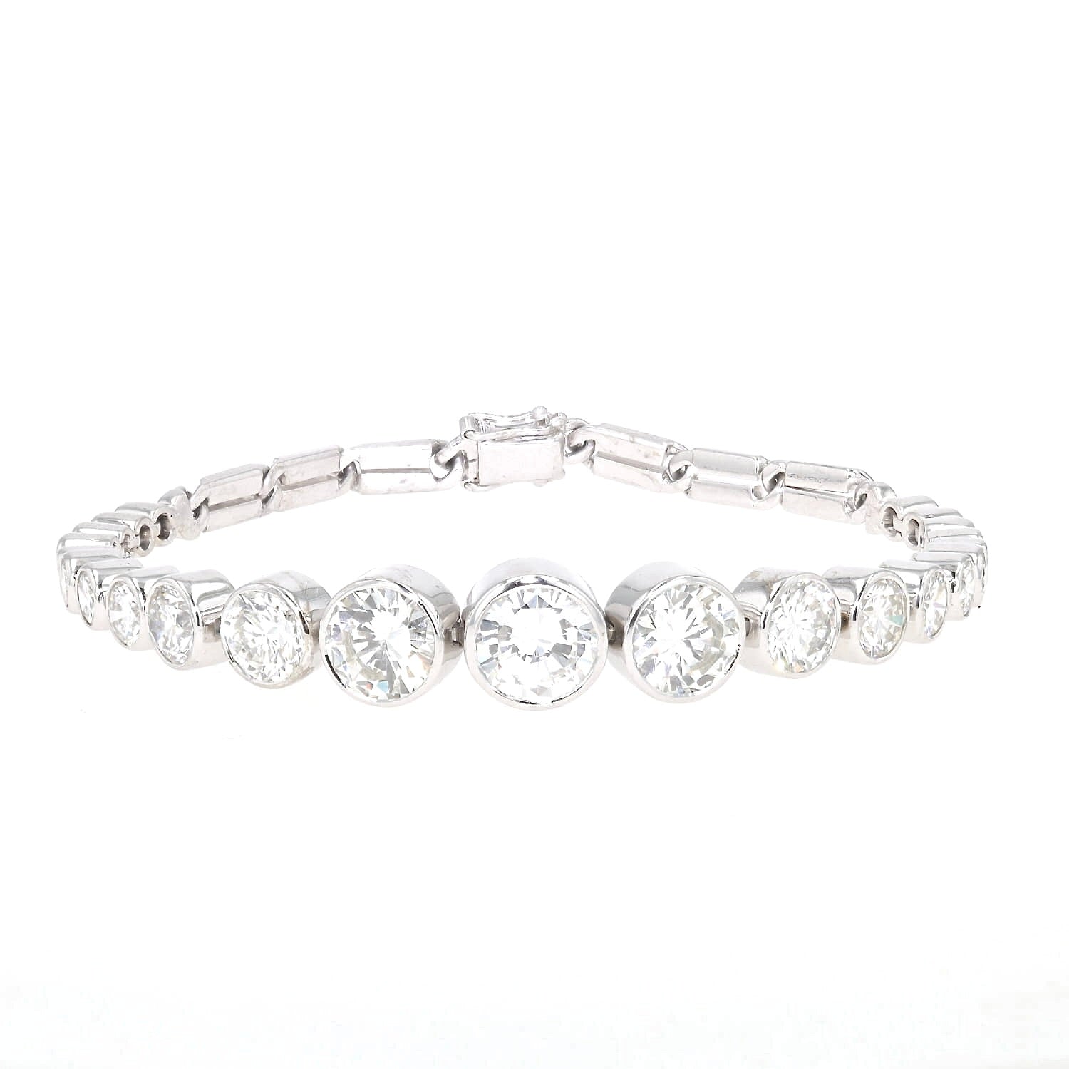 Exclusive vintage tennis bracelet in 585/750 white gold with a total of approx. 10.9 ct brilliants in very good condition, lying closed frontally